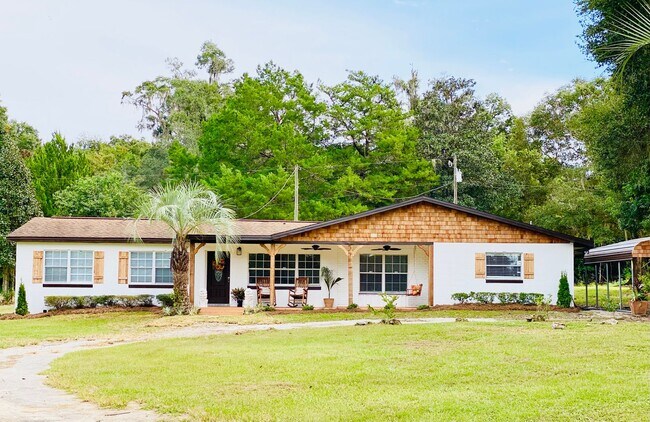 Foto del edificio - SPACIOUS HOME ON ACREAGE