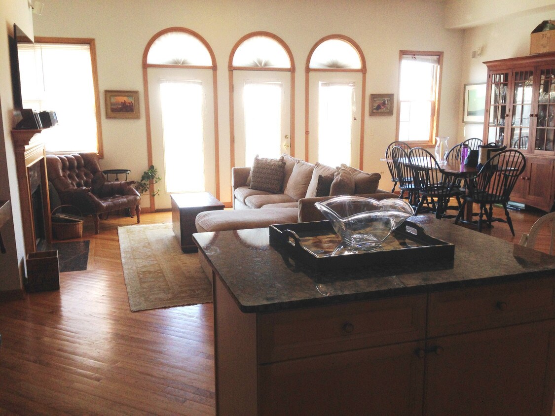 Foto principal - 2535 N Southport Ave