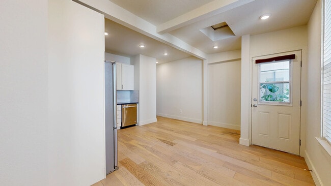 Photo - 644A Natoma St Apartment