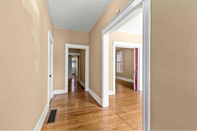Building Photo - 4011 Hartford St