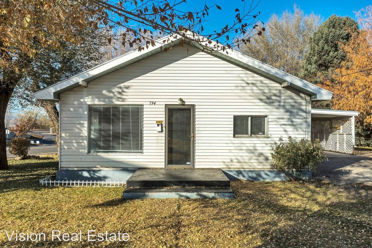 Primary Photo - 4 br, 1 bath House - 794 S 300 W