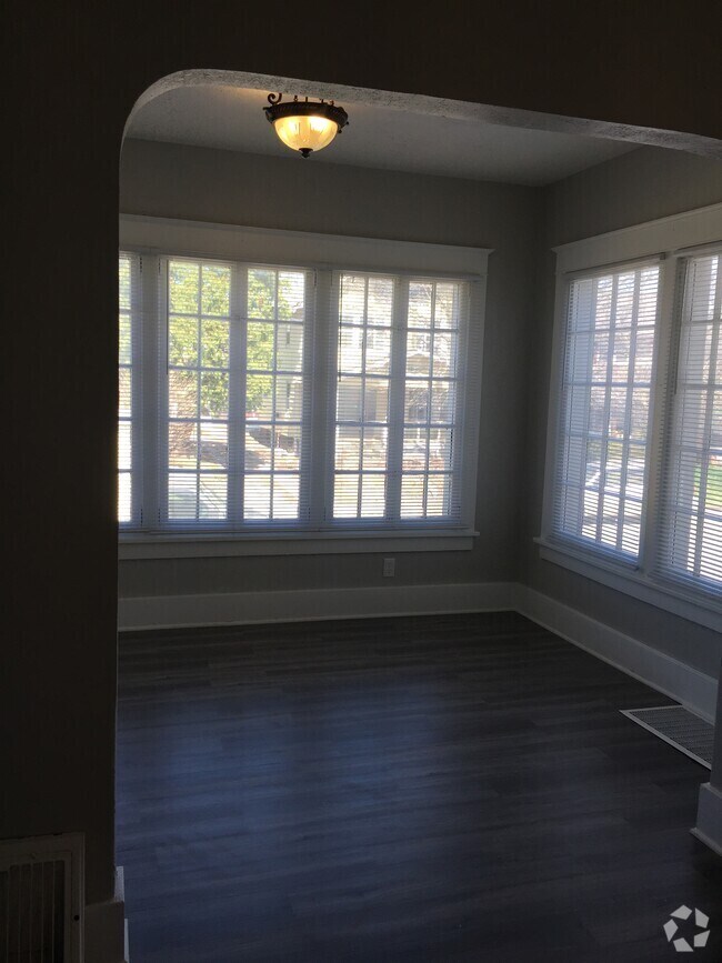 Fairgrounds Apartments for Rent with High Ceilings Canton, OH 1