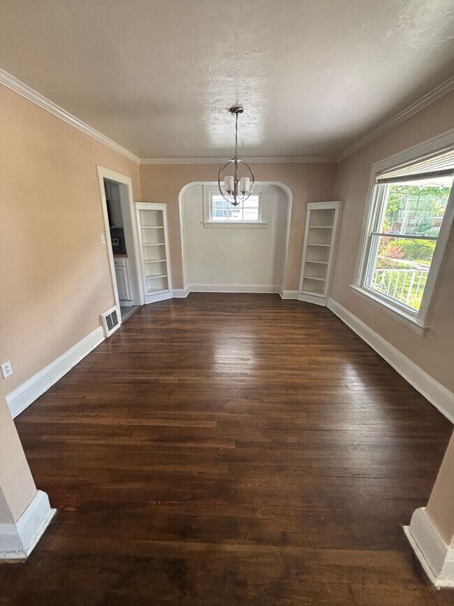 Building Photo - CLEVELAND HEIGHTS 4 BED SINGLE