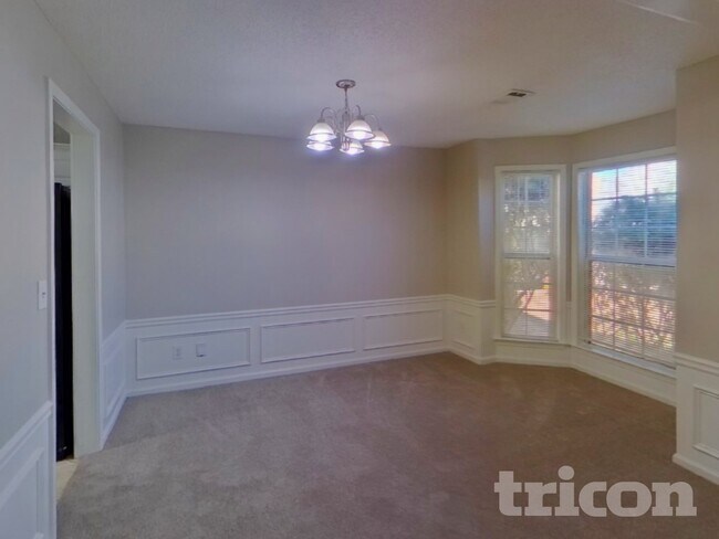Building Photo - 325 Cadeleigh Ct