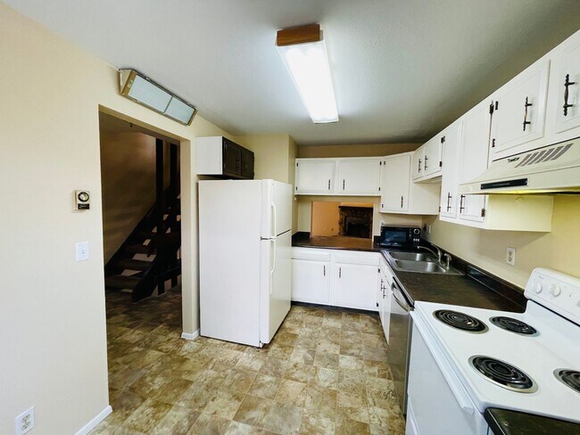 Foto del edificio - 4 Bedroom Town-home Near Downtown Golden A...