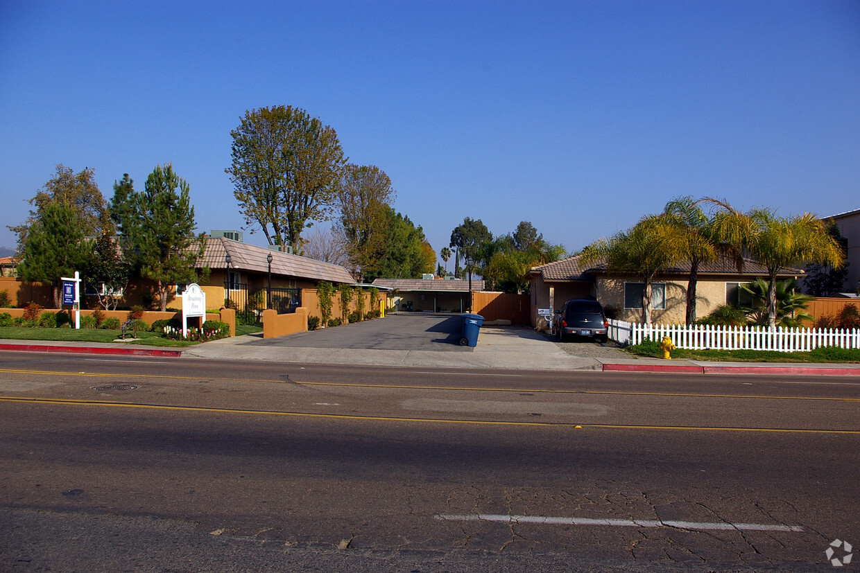 Building Photo - Broadway Pines