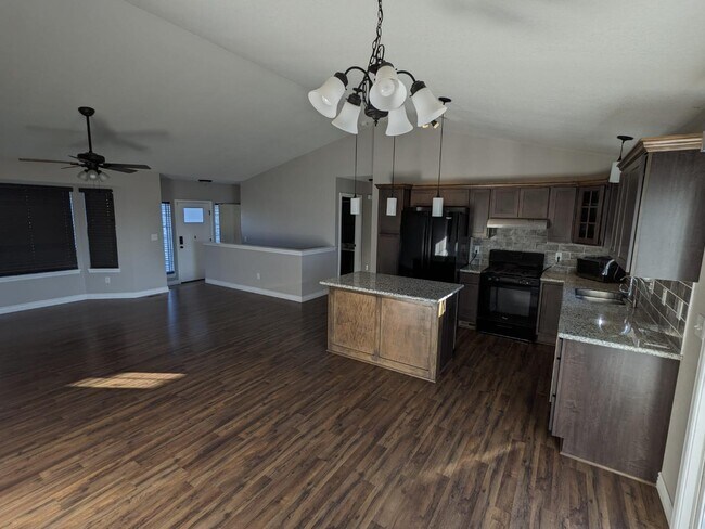 Foto del edificio - 715 Cherrywood Cir