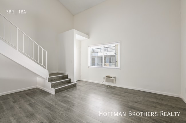 Building Photo - 6043 Eleanor Ave