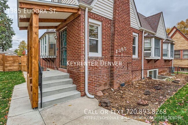 Foto del edificio - Stunningly Remodeled 4-Bedroom, 2-Bath Hom...