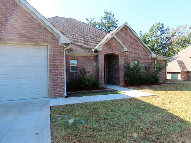 Building Photo - Whitehouse ISD - Stunning 4 Bedroom, 3 Bat...