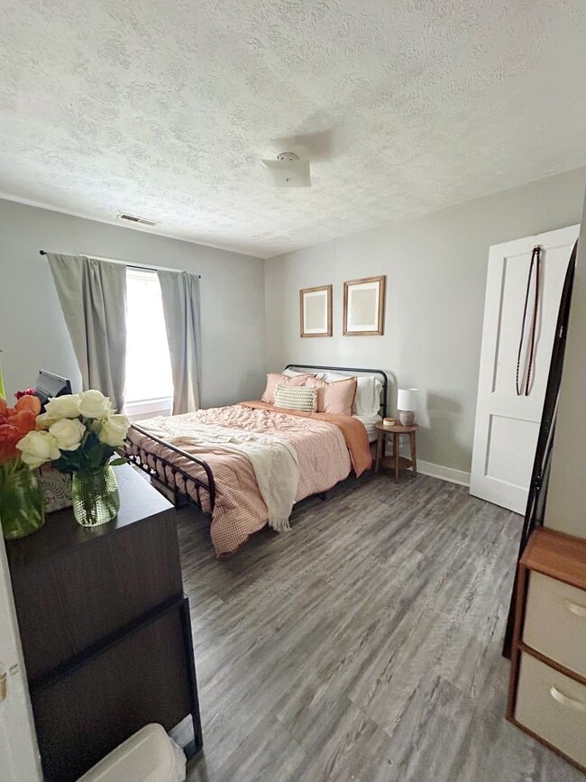 Building Photo - PRE- LEASING for 26-27
