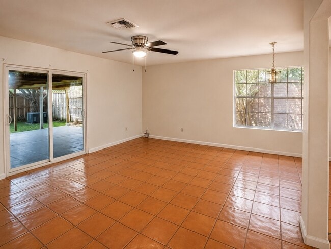 Building Photo - 7607 Salge Dr