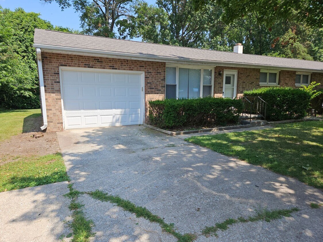 Foto principal - 1716 E Bristol St