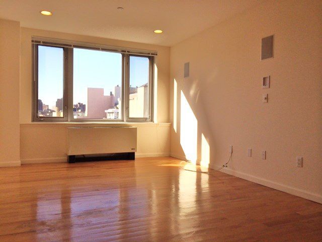 Primary Photo - 240 E 3rd St