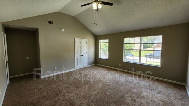 Building Photo - 601 Hillandale Park Dr