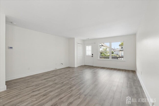 Foto del edificio - 155 Emerson St