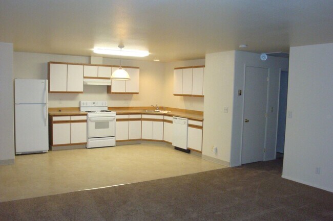 Building Photo - 2 Bedroom, 2 Bath Duplex in the heart of R...