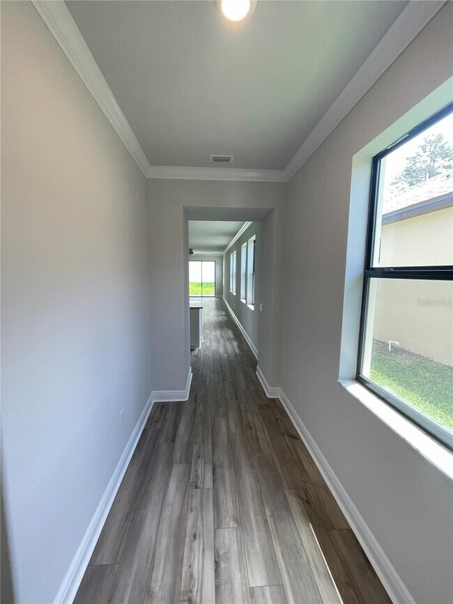 Building Photo - 1437 N River Cir