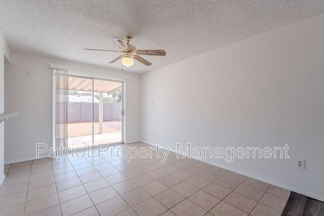 Building Photo - 1609 W Voltaire Ave