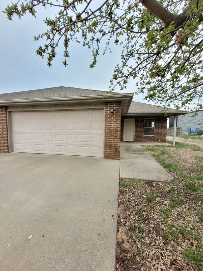 Building Photo - 3837 S Timbercreek Ave
