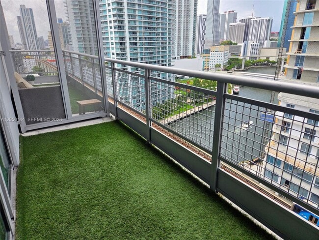 Foto del edificio - 690 SW 1st Ct