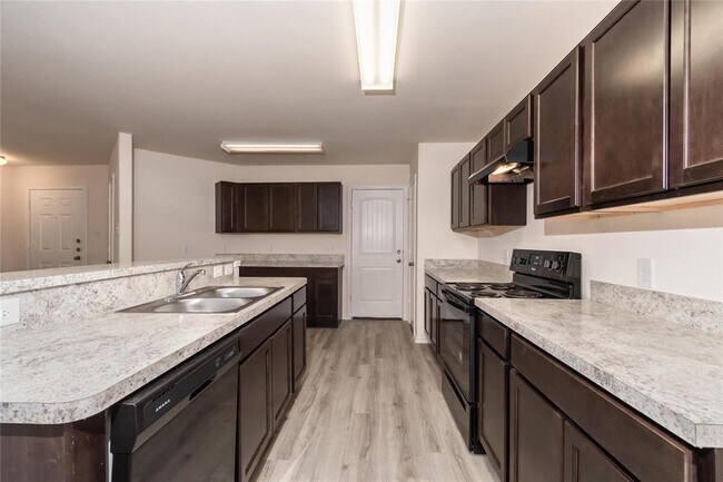 Foto del edificio - 4003 Silver Ranch Rd