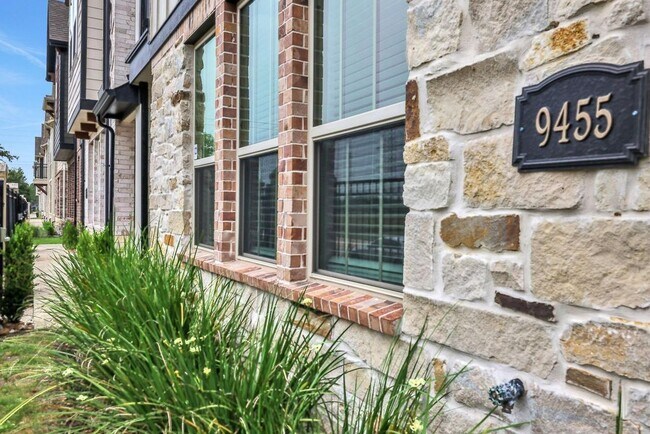 Foto del edificio - 9455 Towne Lake Pkwy