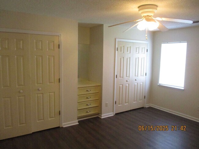 Foto del edificio - 107 Acacia Ct