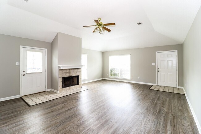 Foto del edificio - 4550 Cedargreen Cove