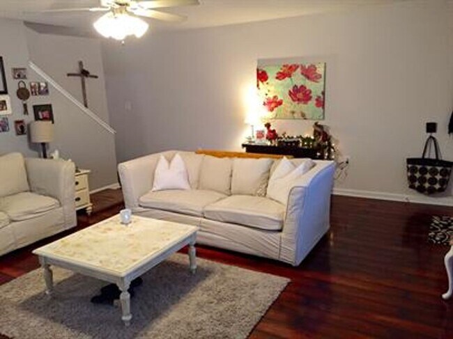 Foto del edificio - End Unit 3 Bedroom Townhouse