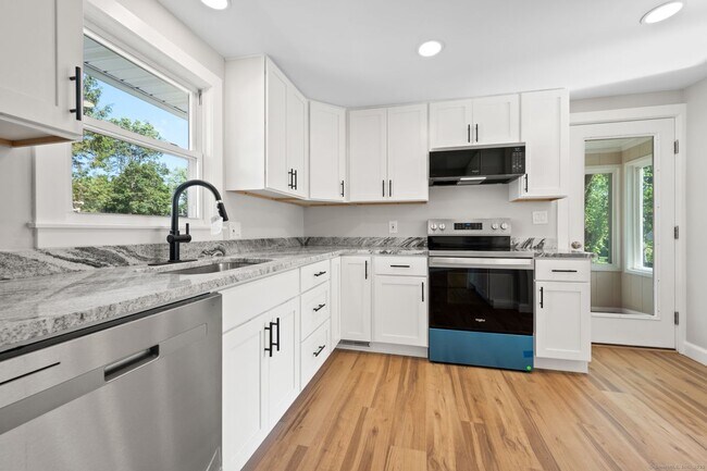 Foto del edificio - 21 Crestwood Ave