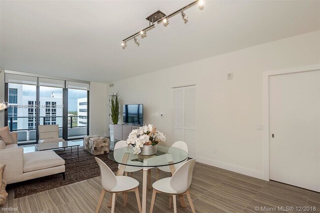 Foto del edificio - 1 br, 2 bath Condo - 2960 NE 207th St Unit...