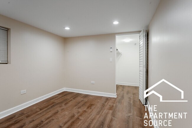 Building Photo - 3829 N Sawyer Ave