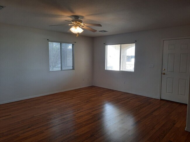 Foto del edificio - 3 Bedroom House in Bullhead City