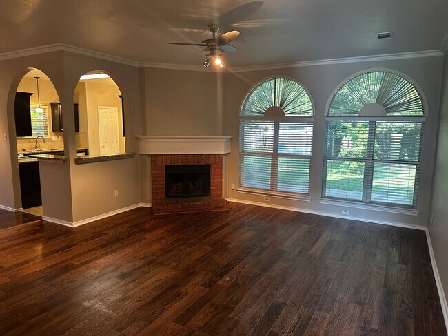 Building Photo - Amazing home in Farmington Estates!