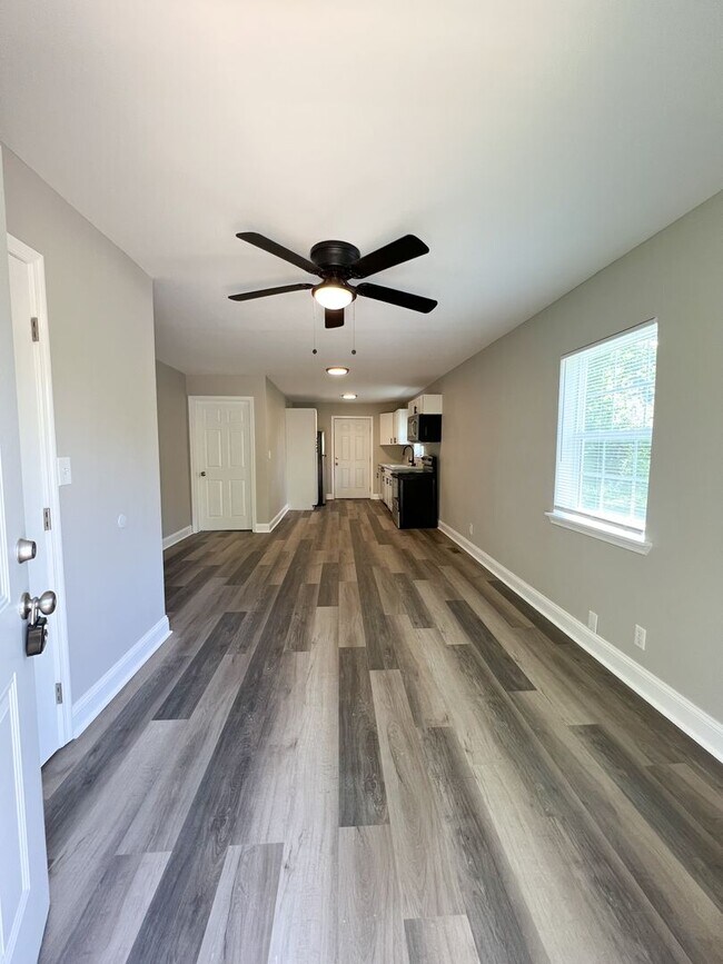 Foto del edificio - Renovated Home Off Madison Street – Pet Friendly!