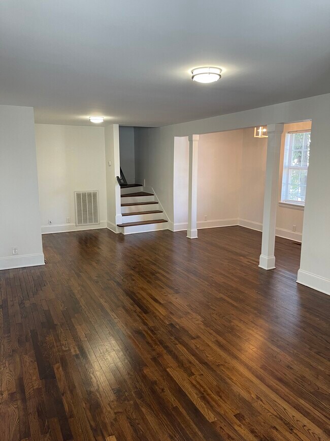 Building Photo - 1401 Villa Pl