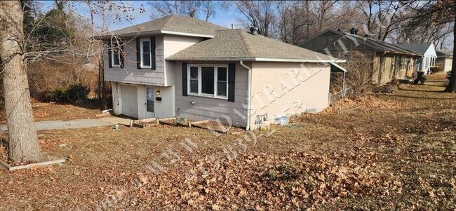 Foto del edificio - Beautiful House in South KC-Available NOW!!