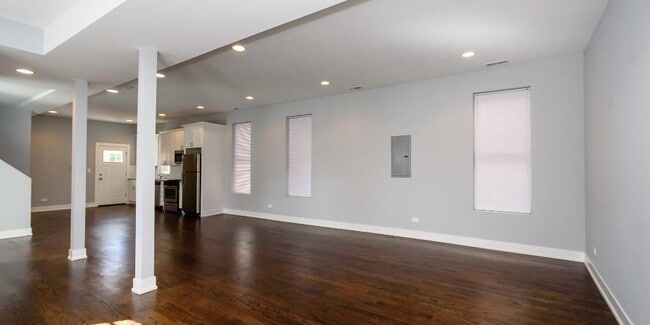 Building Photo - 3 bedroom in Chicago IL 60647
