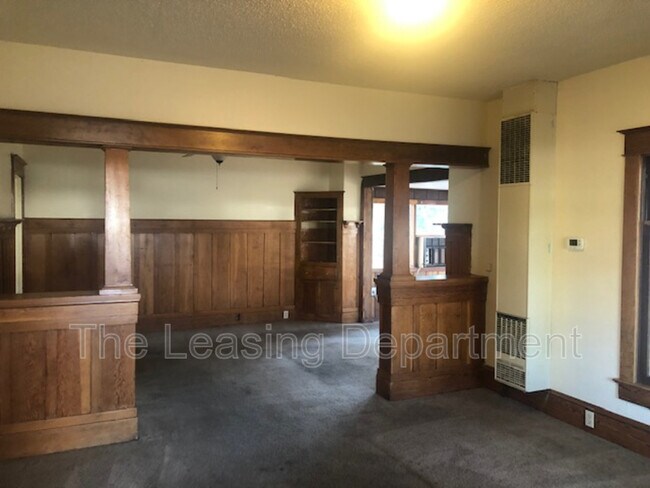 Foto del edificio - 448 Helman St
