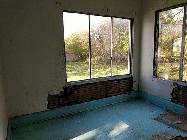 Foto del edificio - 2547 Elmhurst St