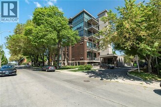 Building Photo - 50 Murray St W