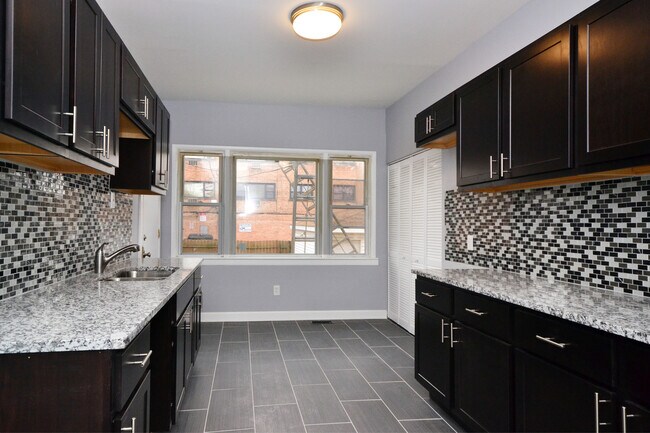 Foto del edificio - 5849 W Midway Park