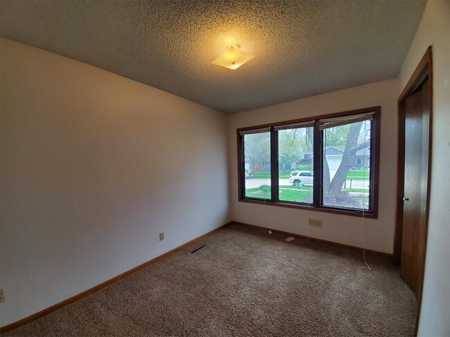 Building Photo - 715 Stanwood Dr
