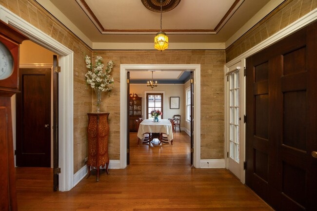 Building Photo - WONDERFUL HISTORIC 5 BED 3 BATH PROPERTY WITH CARRIAGE HOUSE