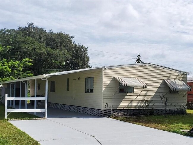 Building Photo - 3532 Lazy Lake Dr N