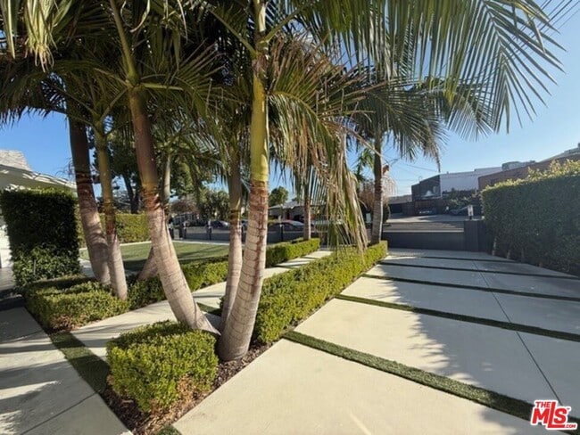 Building Photo - 1411 N Avon St