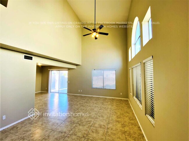 Foto del edificio - 250 W Juniper Ave