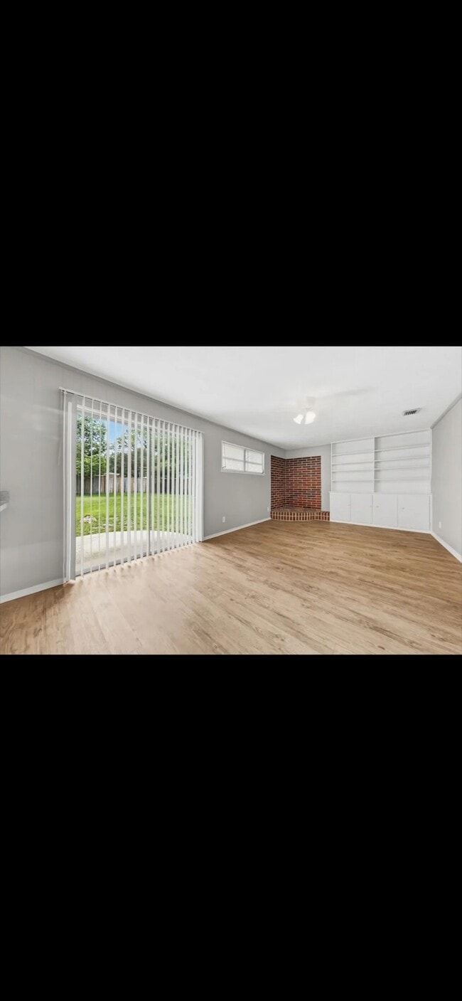 Building Photo - 4635 Waverly Ln