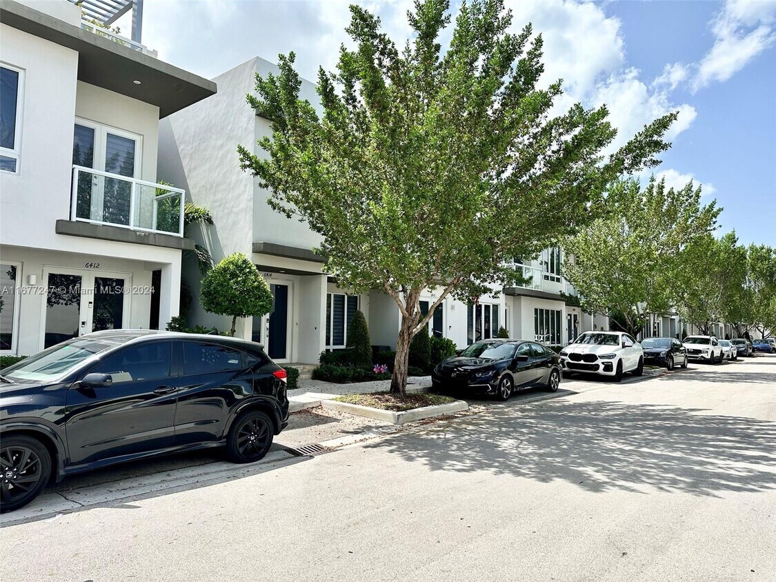 Primary Photo - 6414 NW 104th Ct